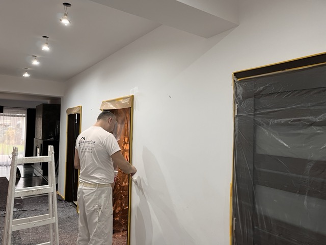 Maľba domu farbou Dulux super Mat pre nových majiteľov pred nasťahovaním 1804781406