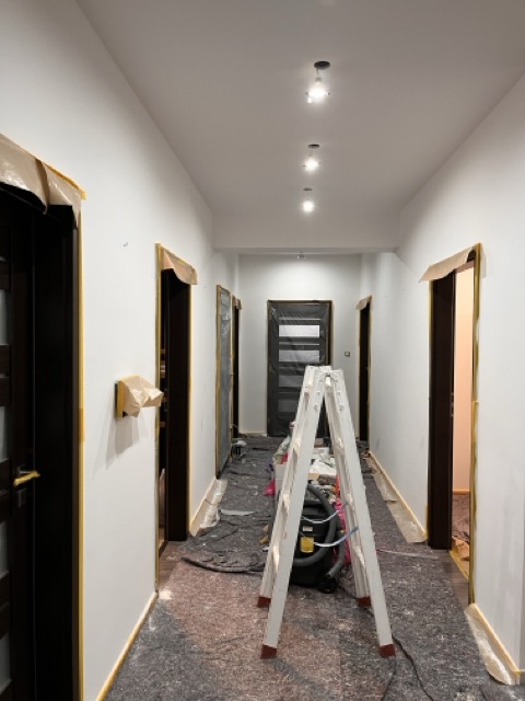 Maľba domu farbou Dulux super Mat pre nových majiteľov pred nasťahovaním 1737324421