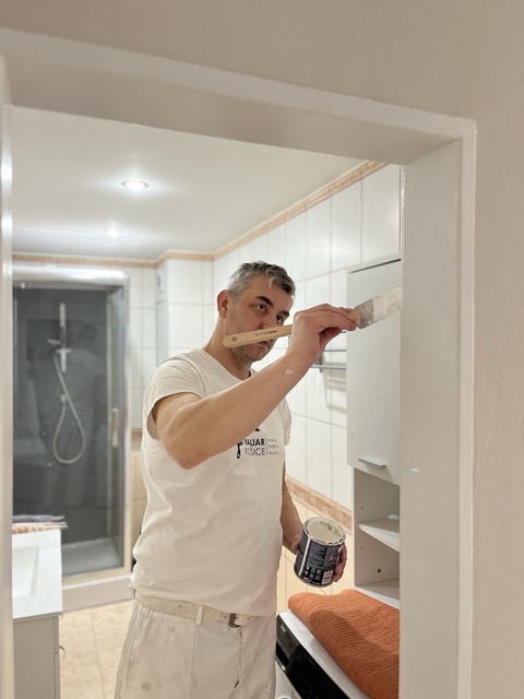 Maľba zárubní farbou Dulux Rapid Dry 1721448782