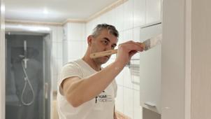 Maľba zárubní farbou Dulux Rapid Dry 1721448782